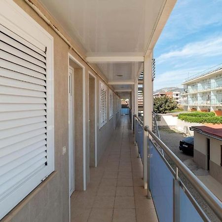 Apartamentos Denis Castelldefels Kültér fotó