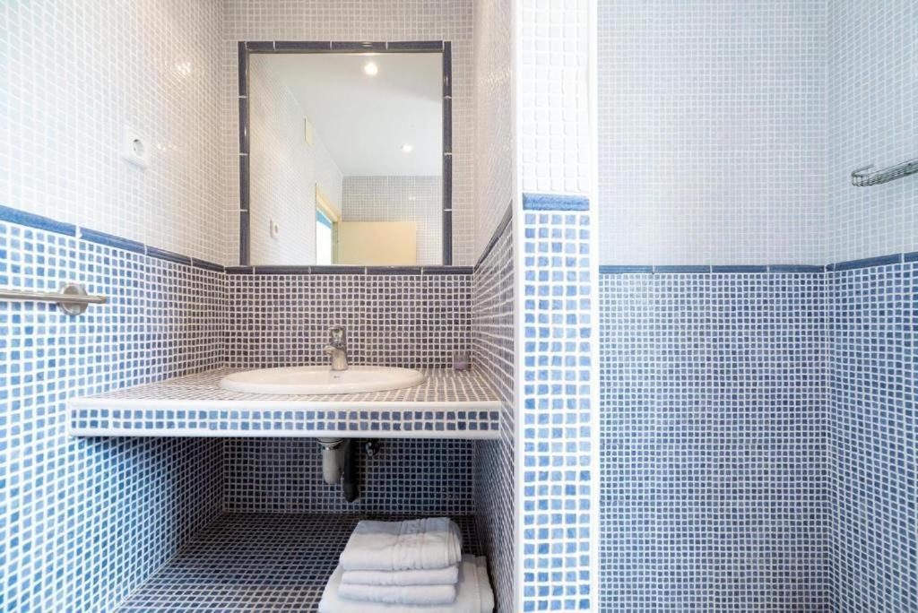 Apartamentos Denis Castelldefels Kültér fotó