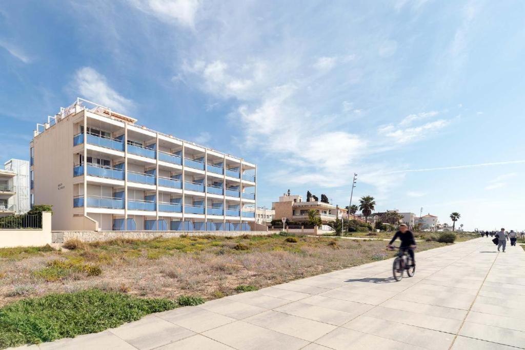 Apartamentos Denis Castelldefels Kültér fotó