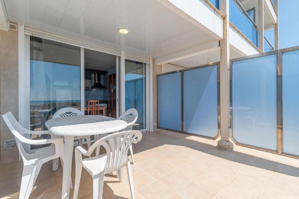 Apartamentos Denis Castelldefels Kültér fotó