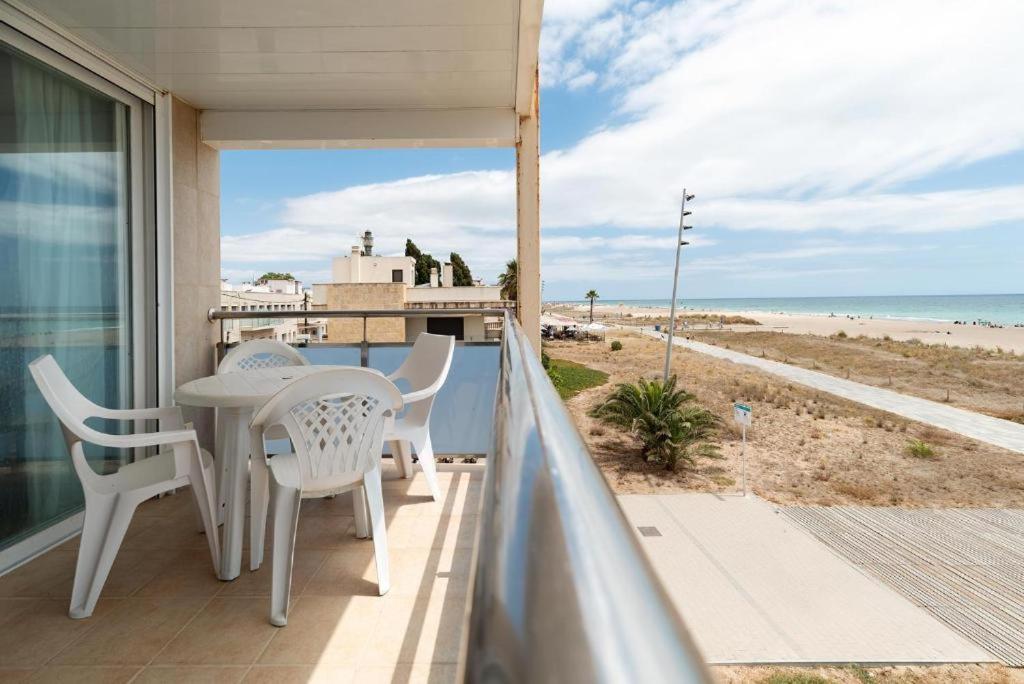 Apartamentos Denis Castelldefels Kültér fotó