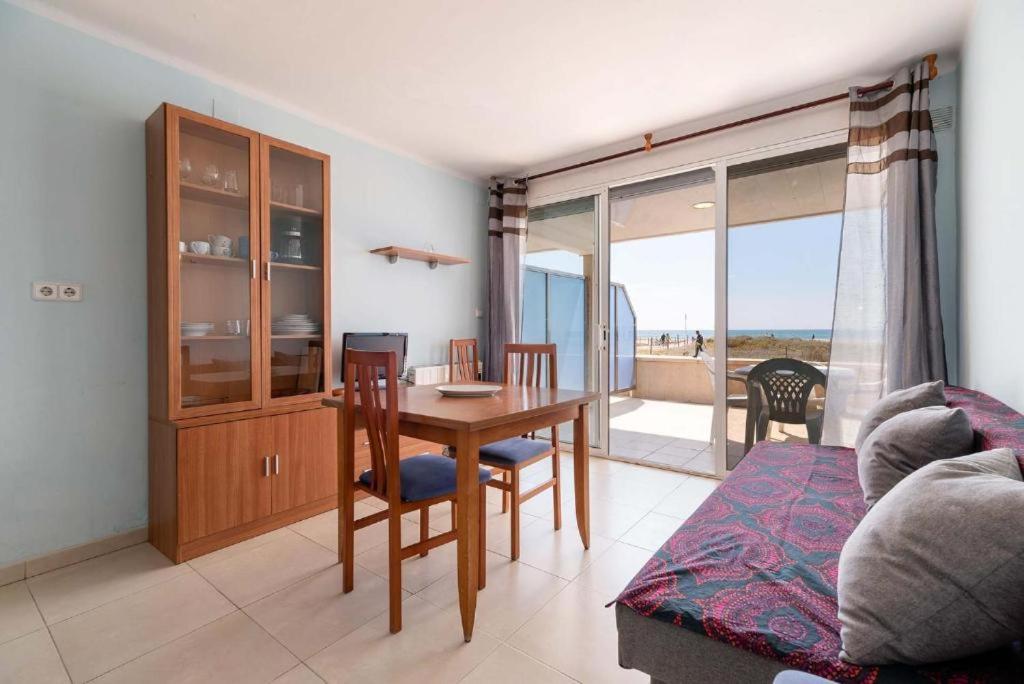 Apartamentos Denis Castelldefels Kültér fotó
