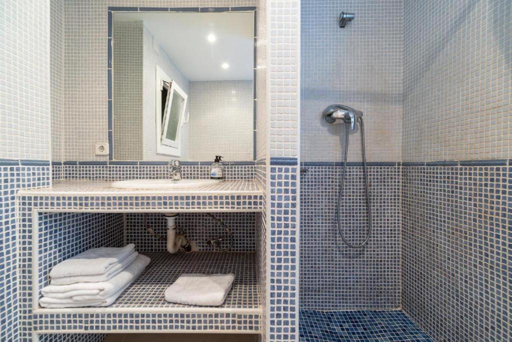 Apartamentos Denis Castelldefels Kültér fotó