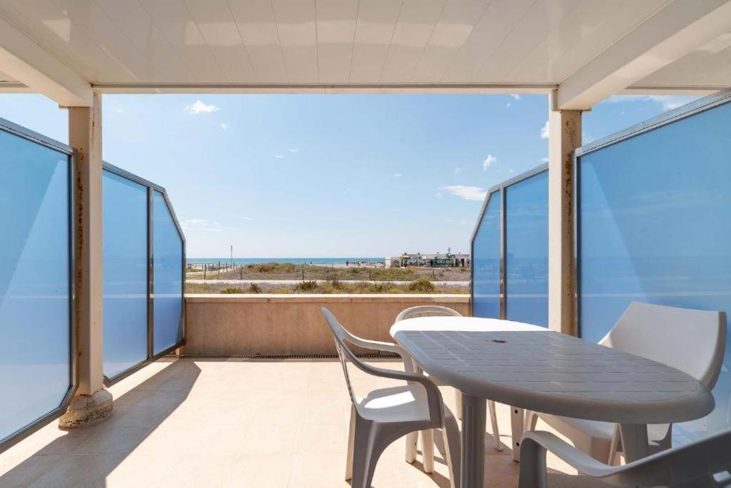 Apartamentos Denis Castelldefels Kültér fotó