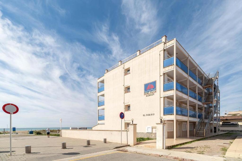 Apartamentos Denis Castelldefels Kültér fotó