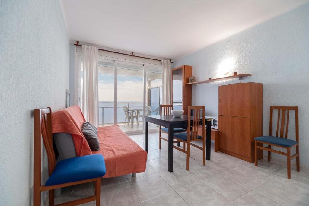 Apartamentos Denis Castelldefels Kültér fotó