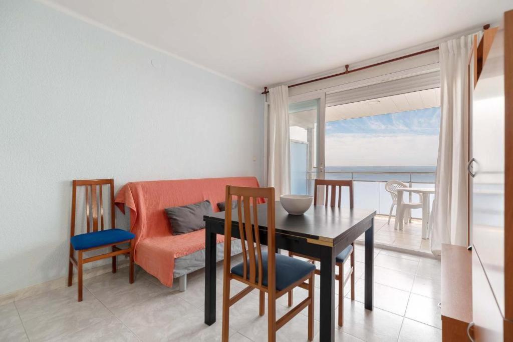 Apartamentos Denis Castelldefels Kültér fotó